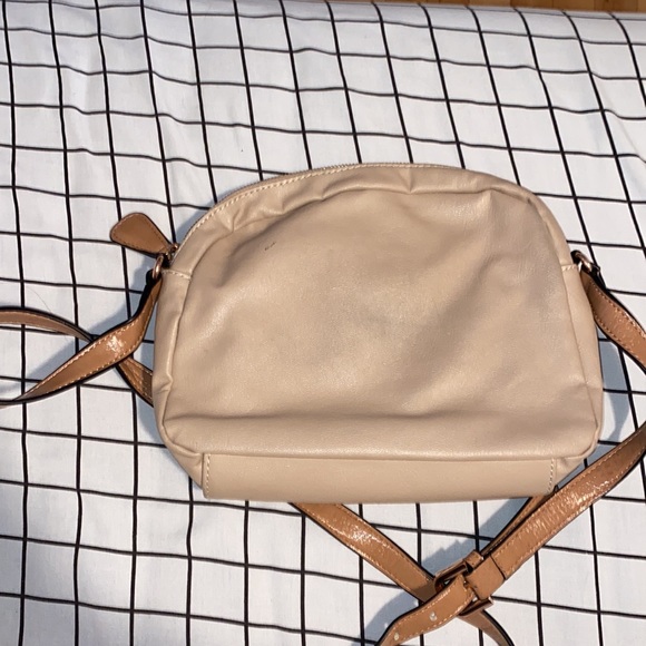 GUESS purse - Picture 4 of 4